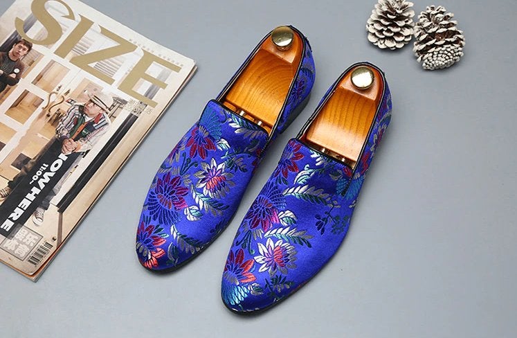 Blauwe geborduurde bloemen heren loafers schoenen mannen, Verzenden, Nieuw, Blauw, Loafers