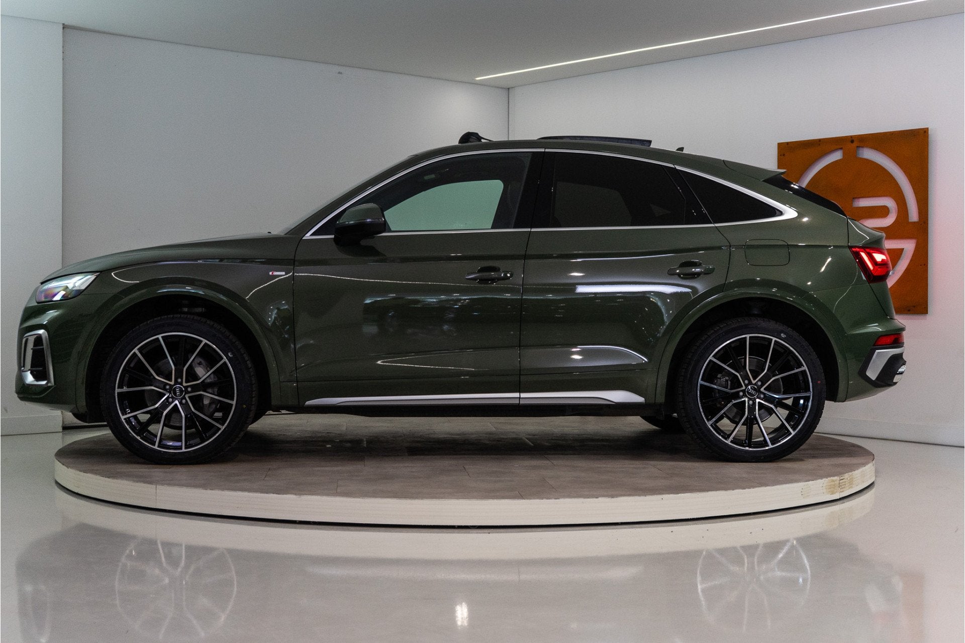 Audi Q5 Sportback 55 TFSI e S Line 367PK | District Green |, Auto's, Automaat, Gebruikt, 4 cilinders, Leder en Stof