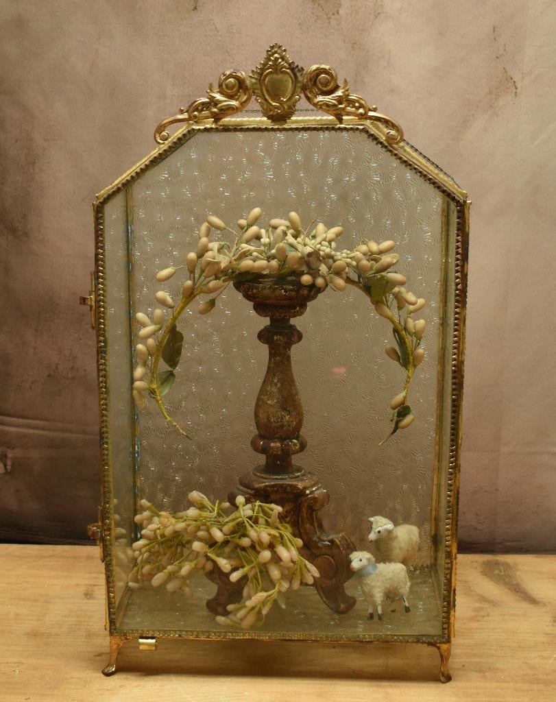 Oud Frans Glazen Vitrine,  Bruidskastje. "Uit Aletta's Tijd", Ophalen of Verzenden