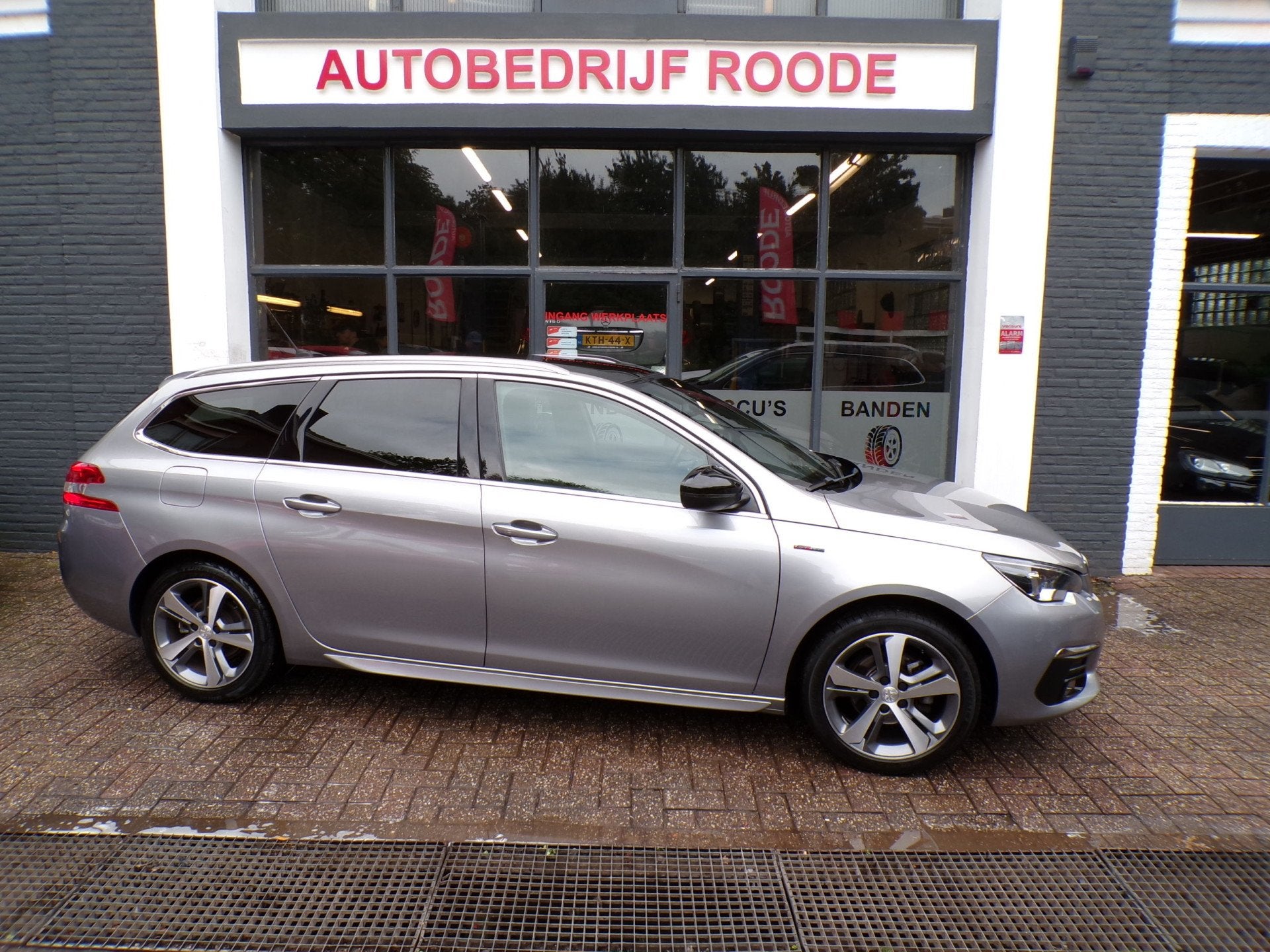 Peugeot 308 SW 1.2 PureTech GT-line VOLL OPTIES, TOP STAAT !, Dealer onderhouden, Gebruikt, 1199 cc, Met garantie (alle)