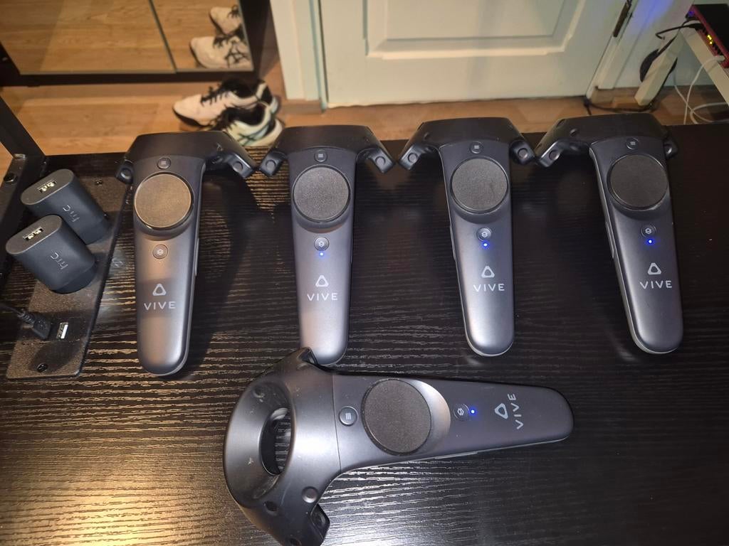 HTC Vive Wand Controllers (v1.0) - Goede staat, Ophalen of Verzenden, Zo goed als nieuw, Overige typen