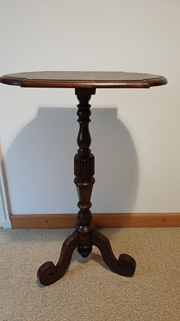 Klassiek houten bijzettafeltje, Antiek en Kunst, Antiek | Meubels | Tafels, Ophalen