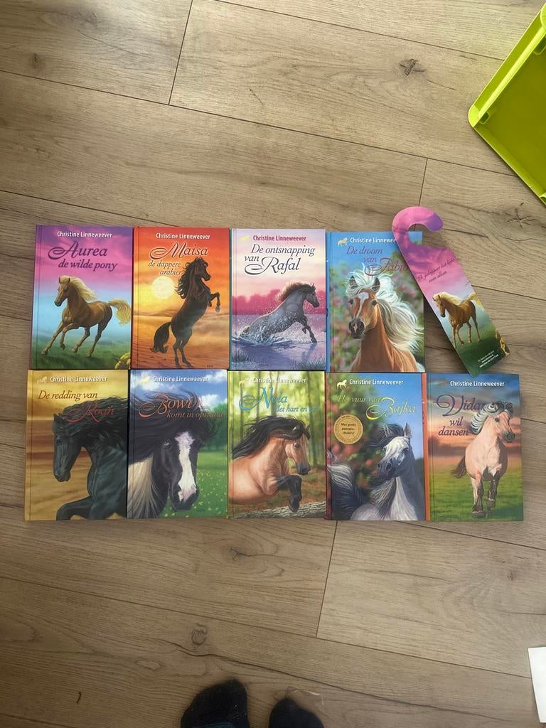 Christine Linneweever Paardenboeken Collectie (8 boeken), Ophalen of Verzenden, Gelezen, Fictie