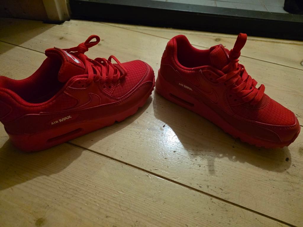 Nike Air Max Rode Sneakers - Zo Goed als Nieuw, Kleding | Dames, Schoenen, Nike, Ophalen of Verzenden, Rood, Sneakers of Gympen