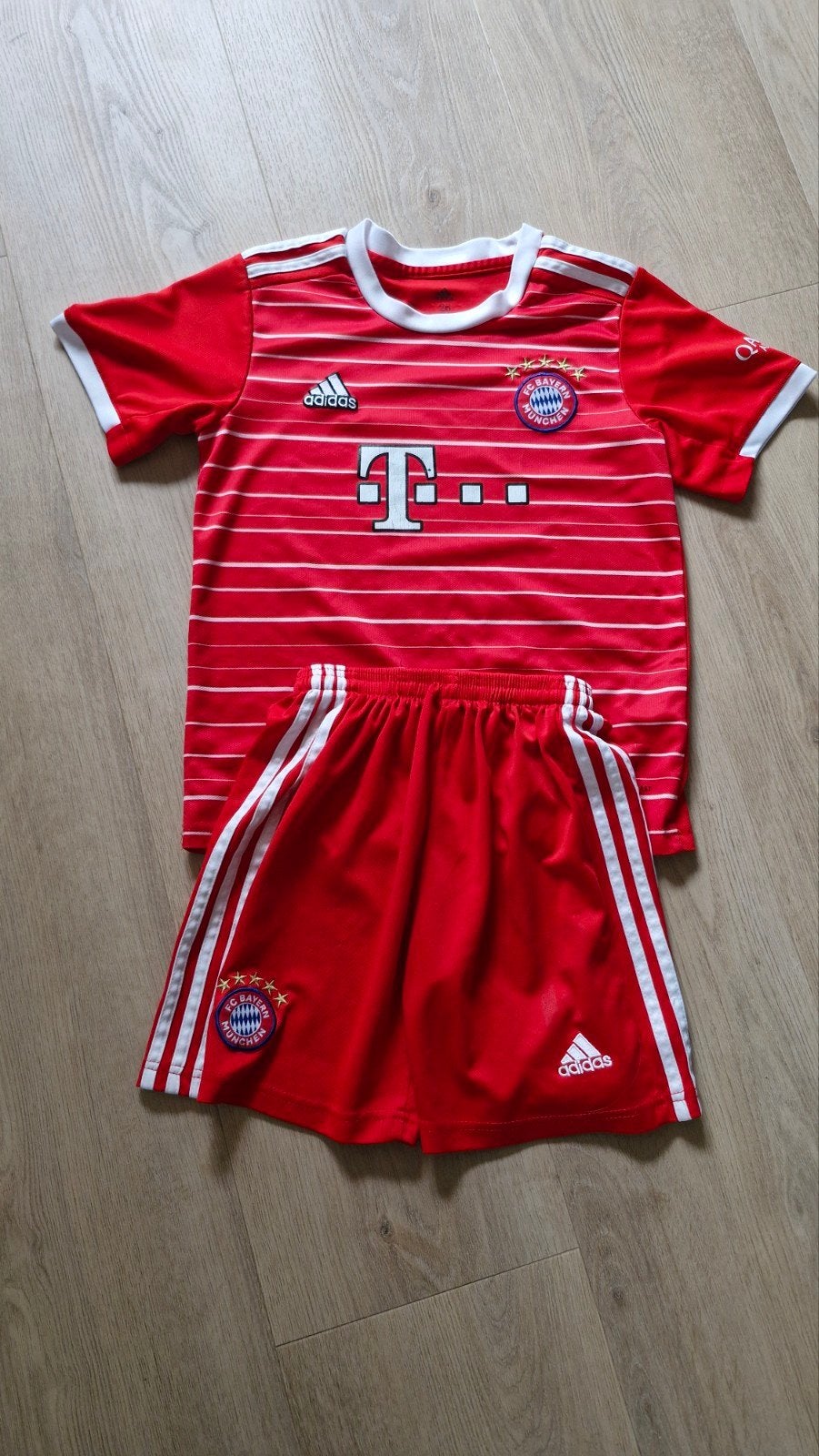 FC Bayern München Voetbalpakje Maat 26 ( 140/146), Maat XS of kleiner, Ophalen of Verzenden, Overige typen