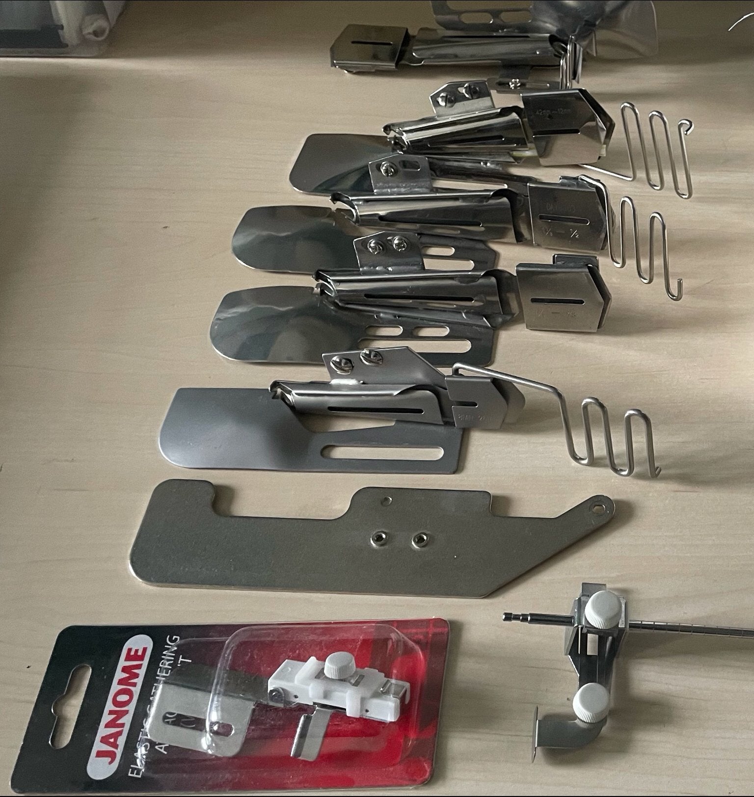 Voetjes voor de coverpro, Hobby en Vrije tijd, Naaimachines en Toebehoren, Ophalen of Verzenden, Zo goed als nieuw, Toebehoren