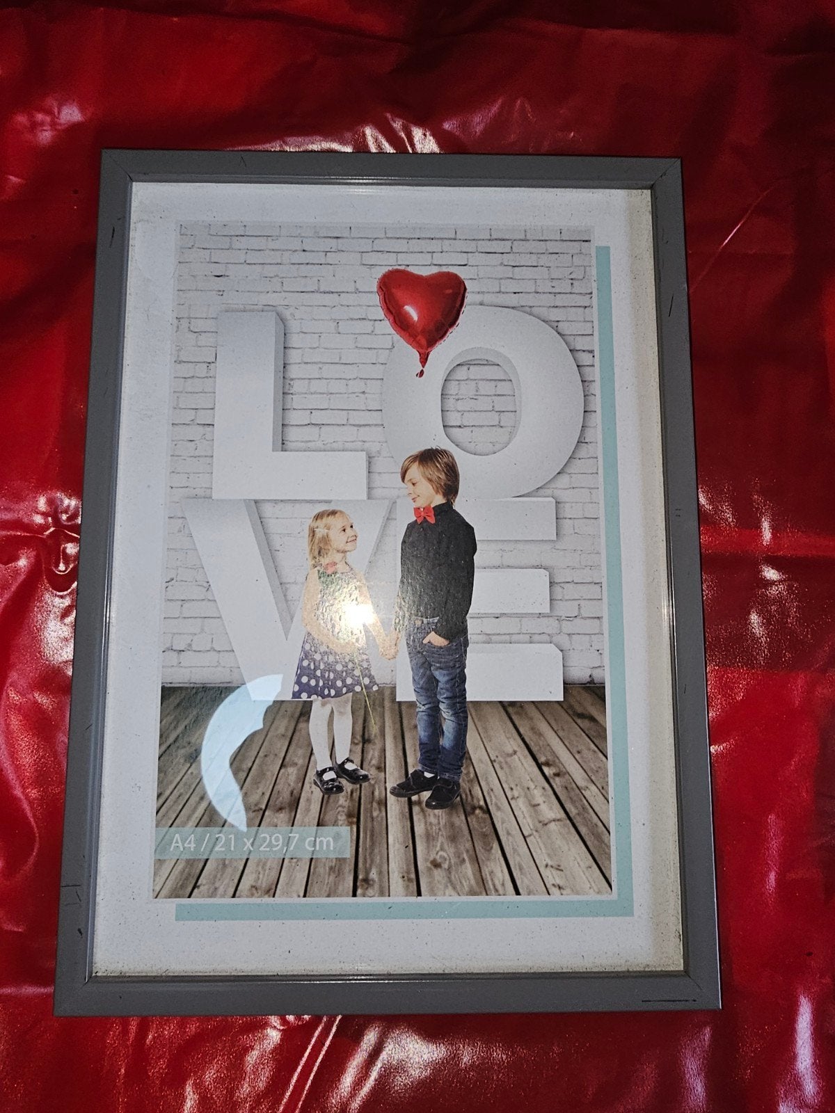 Grijze fotolijst met 'LOVE' afbeelding, A4 formaat, Kunststof, Gebruikt, Verzenden, Met afbeelding