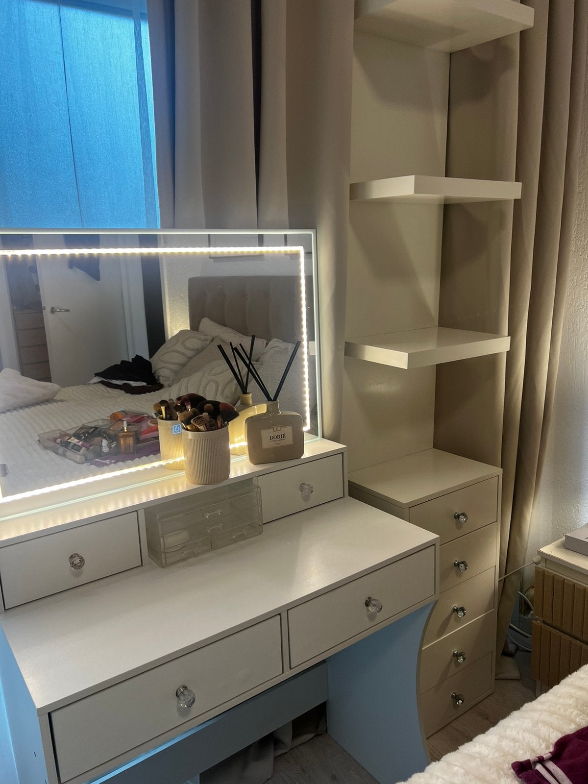 Mooie make-up tafel met LED-spiegel en hoge kast, 100 tot 150 cm, Ophalen of Verzenden, Zo goed als nieuw, 150 tot 200 cm