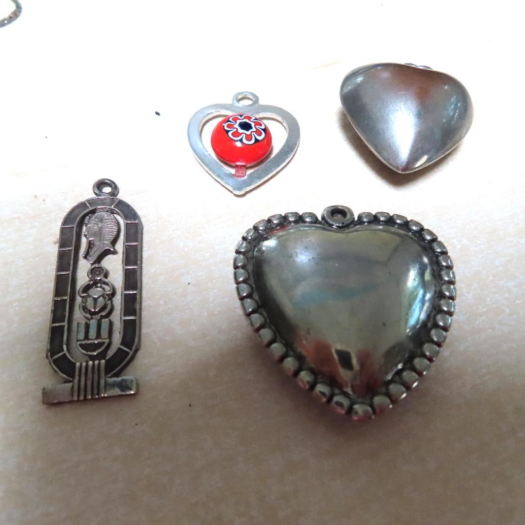kettinghanger hartjes en een egyptische hiërogliefen hanger, Overige materialen, Gebruikt, Overige kleuren, Verzenden
