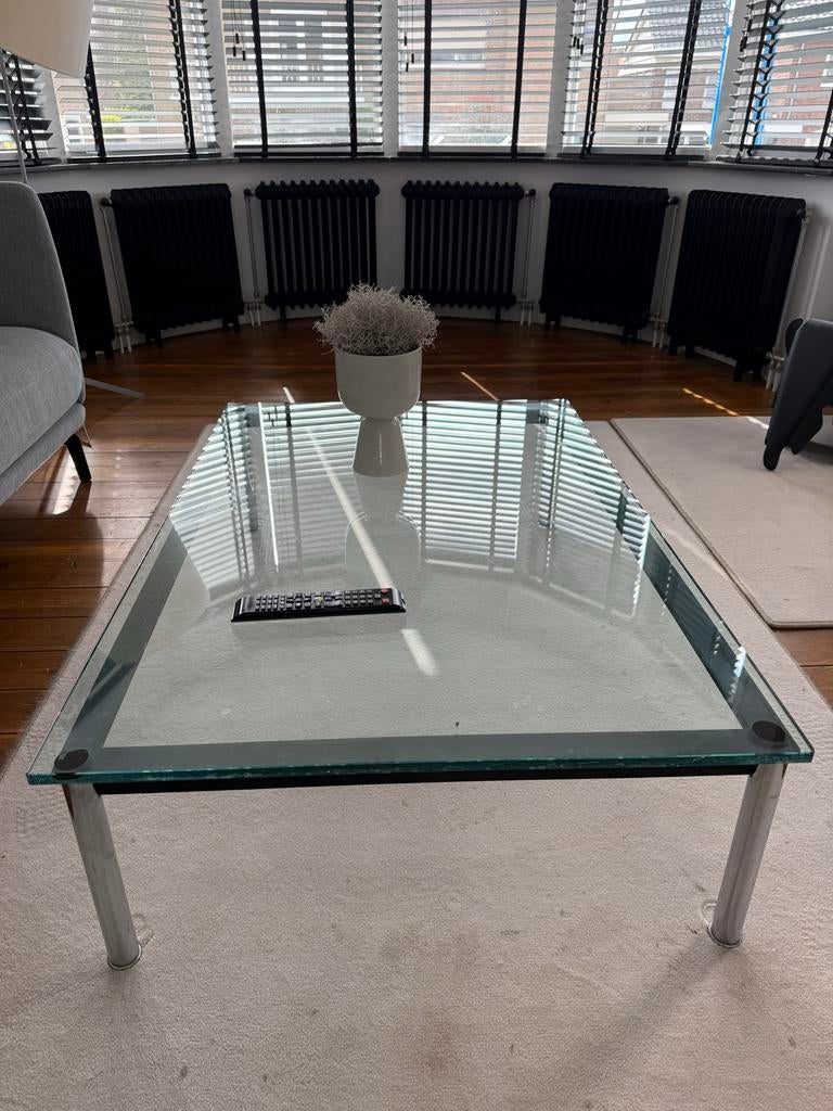 Cassina 10 Le Corbusier Glazen salontafel met chromen poten, Huis en Inrichting, Tafels | Salontafels, Ophalen, Gebruikt, 100 tot 150 cm