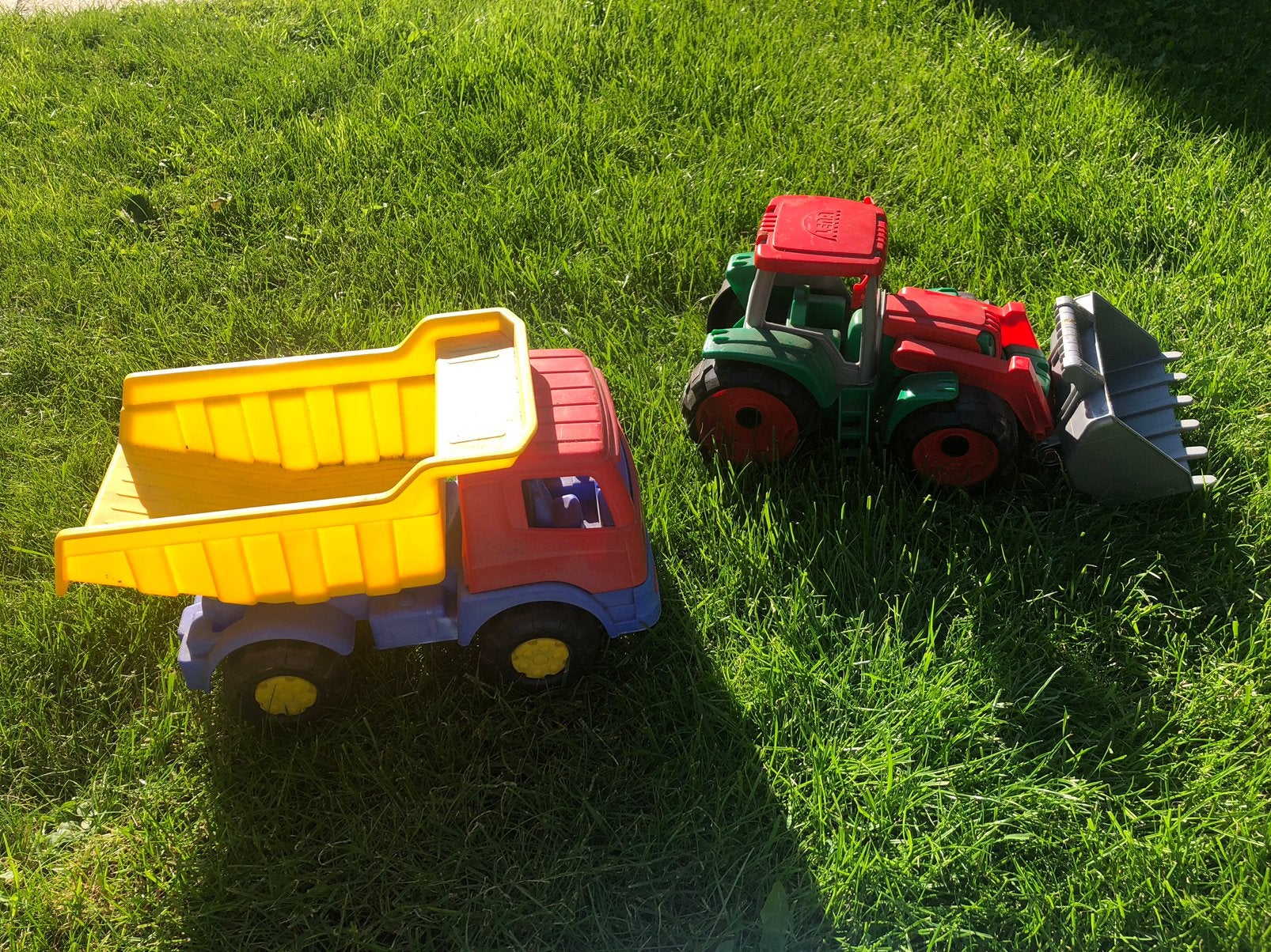 Speelgoed zandbak tractor en kiepwagen, Ophalen of Verzenden, Gebruikt