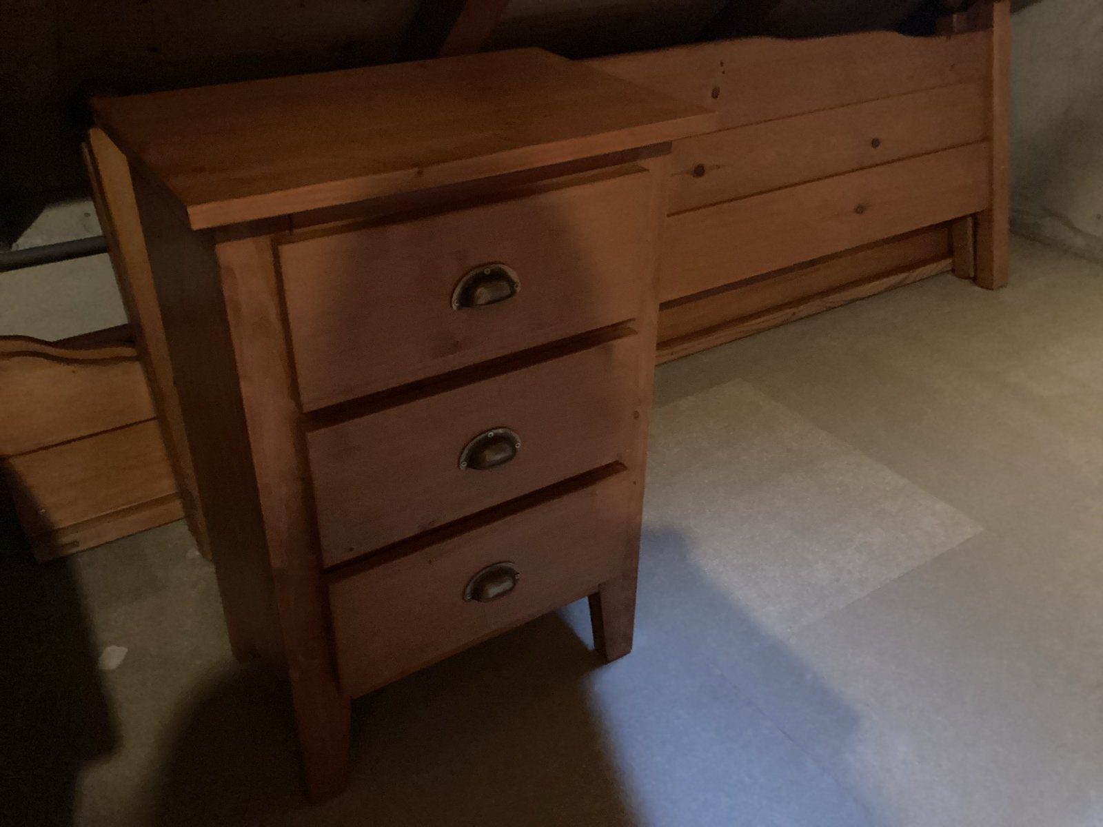 Grenen bed 1.60 met 2 nachtkastjes met lades - nette staat, Ophalen, Gebruikt, Bruin, Tweepersoons
