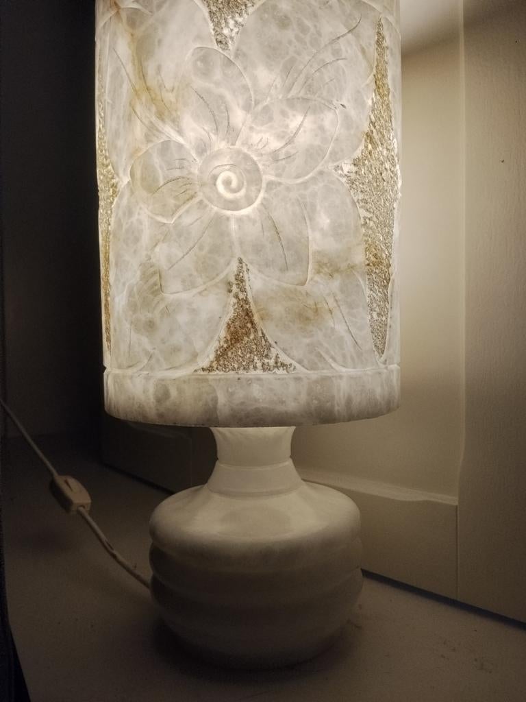 Antieke albasten lamp met bloemgravures, Antiek en Kunst, Antiek | Lampen, Ophalen of Verzenden