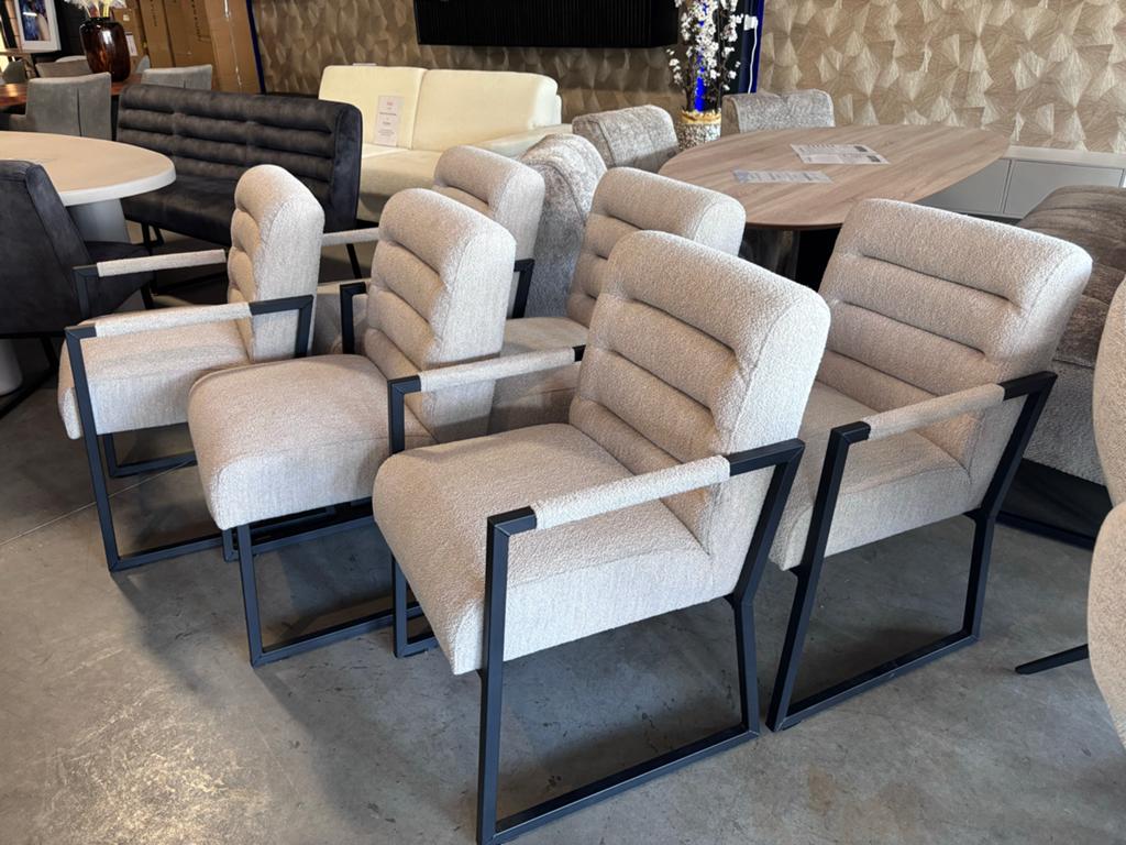 Set van 6 Crème Bouclé Eetkamerstoelen (4 met armleuning), Ophalen, Overige kleuren, Zo goed als nieuw, Stof