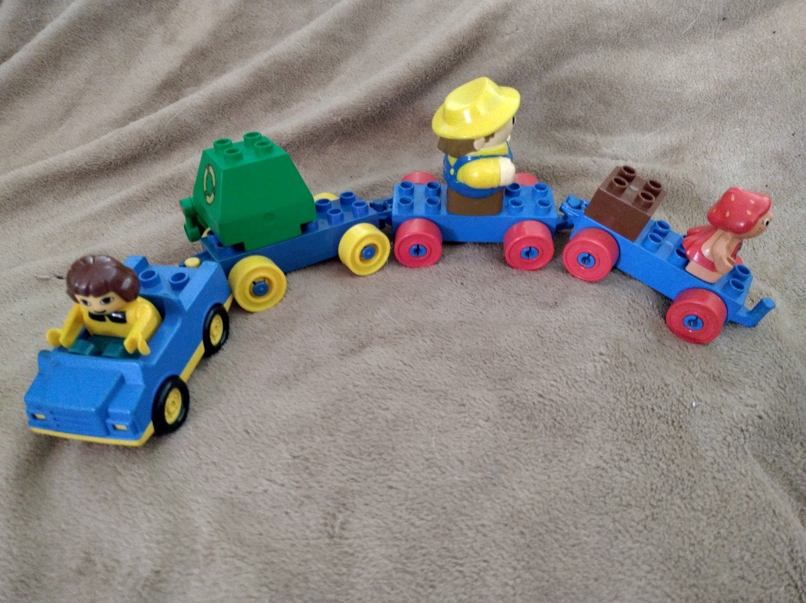 Duplo Trein met poppetjes en karretjes, Kinderen en Baby's, Inclusief minifiguren, Gebruikt, Ophalen of Verzenden, Duplo