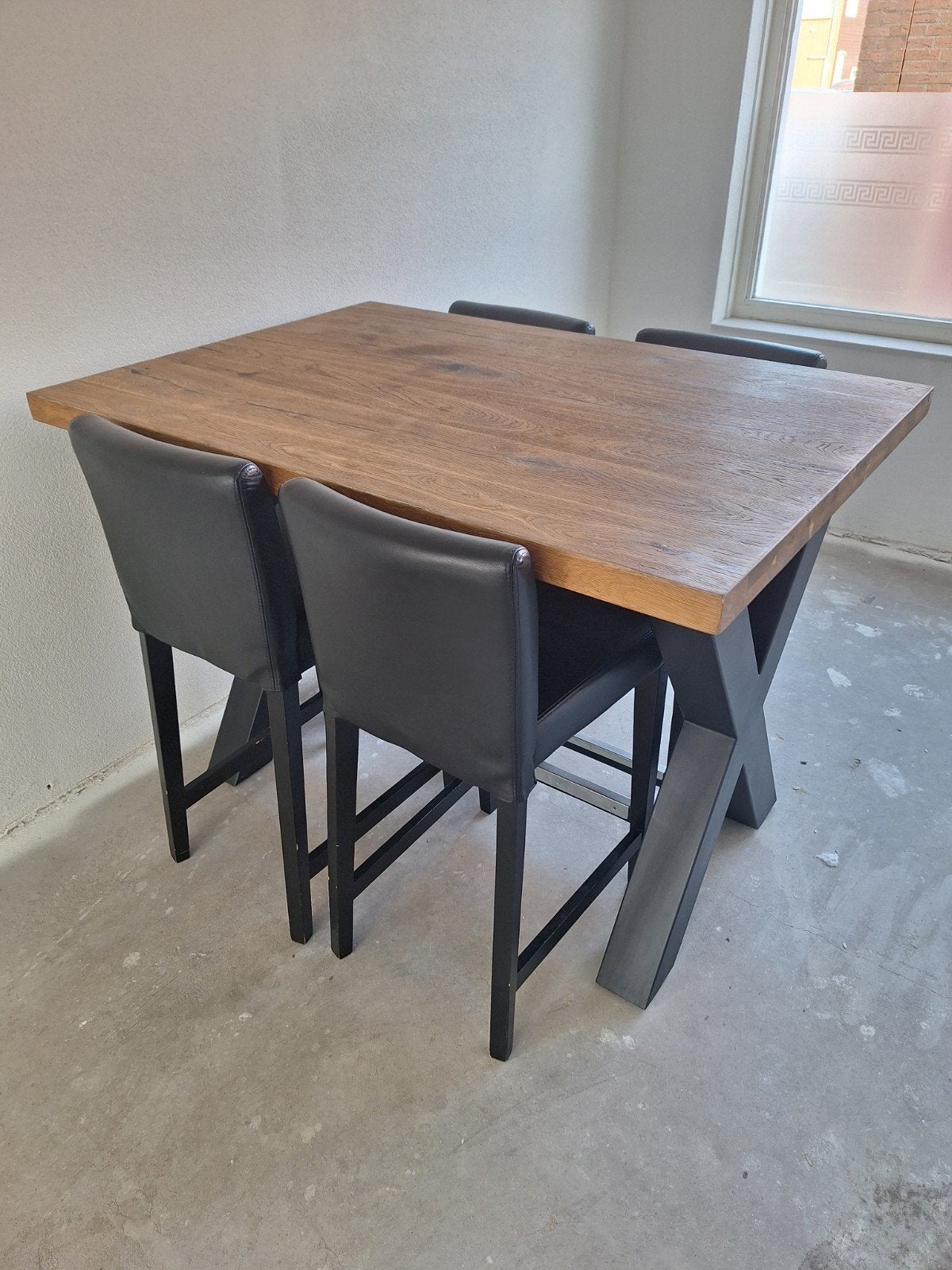 H&H Bartafel met 4 barkrukken
