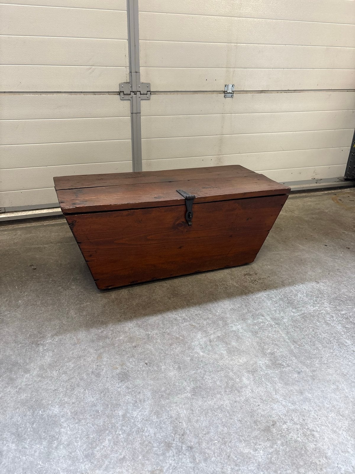 Antieke houten kist met metalen beslag, Antiek en Kunst, Ophalen