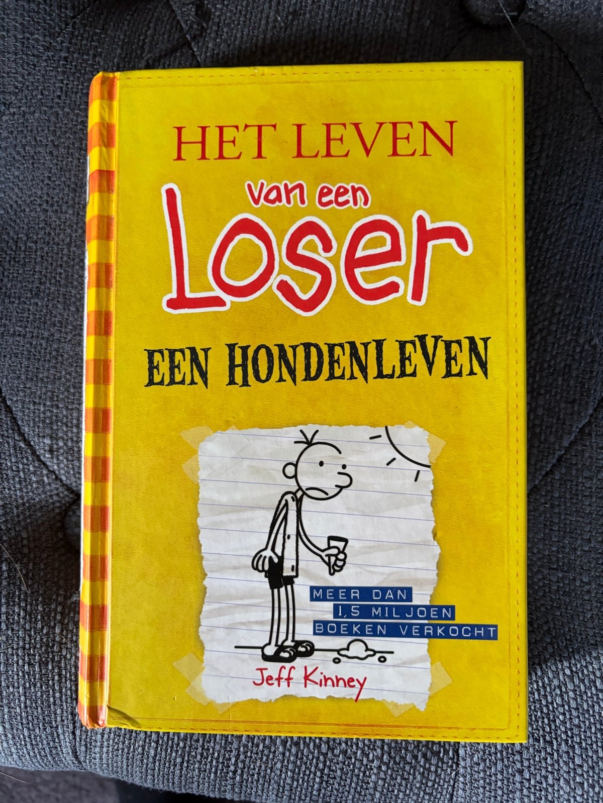 Het leven van een Loser: Een hondenleven - Jeff Kinney, Boeken, Ophalen of Verzenden, Zo goed als nieuw, Fictie algemeen