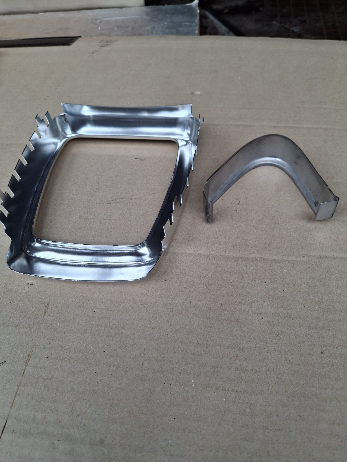 NIEUW!  Grildeel en bumperdeel voor SAAB 99., Auto-onderdelen, Voor, Nieuw, Ophalen of Verzenden, Bumper