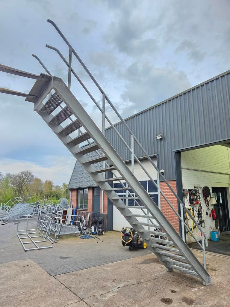 Stalen trap 4mtr nor042, Doe-het-zelf en Verbouw, Ladders en Trappen, Ophalen, 2 tot 4 meter