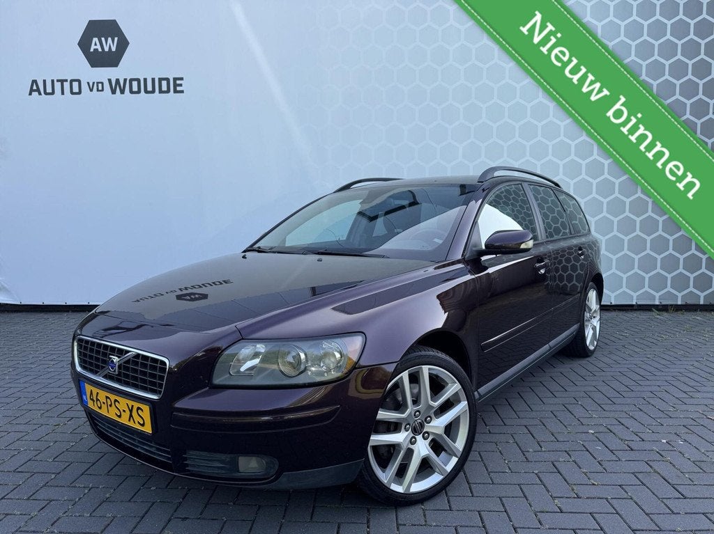 Volvo V50 2.5 T5 221PK Momentum stuurwielbediening, Auto's, Voorwielaandrijving, Stof, Gebruikt, Zwart