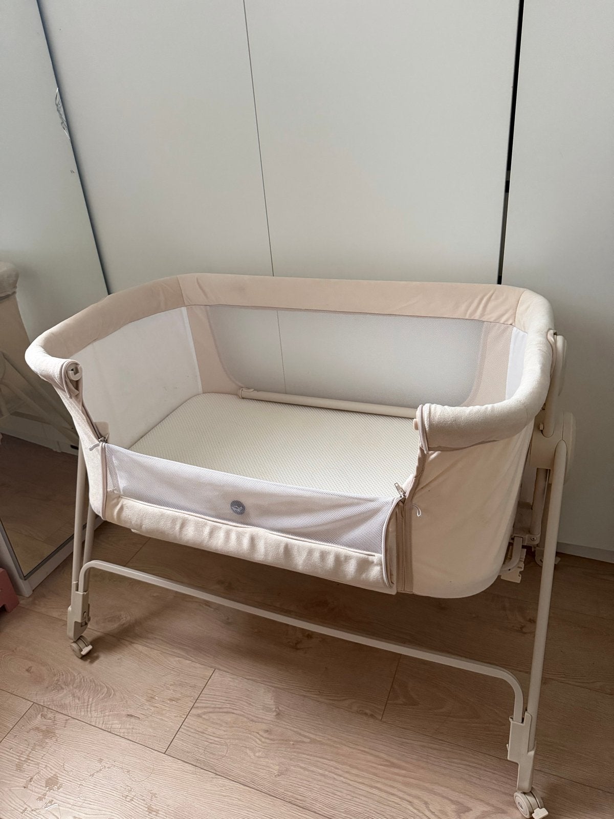 Puck Co-Sleeper Claire Crème Velours, Ophalen, Zo goed als nieuw, Wieg