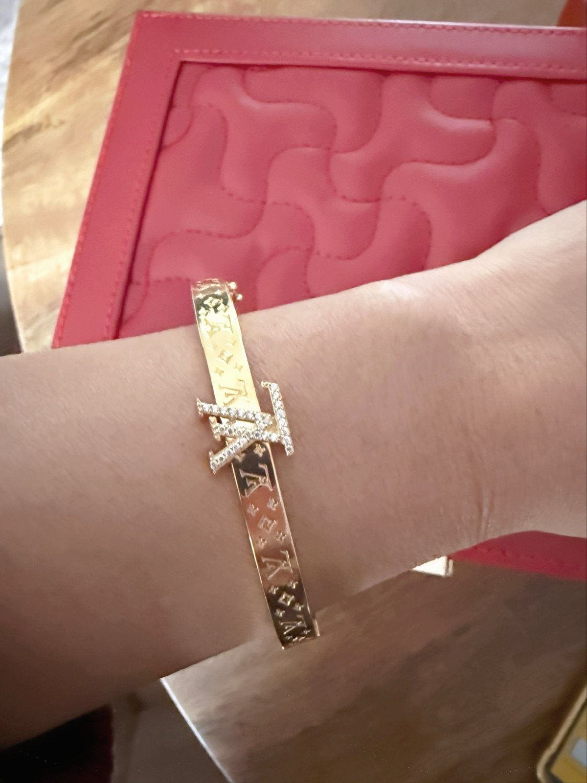 Louis Vuitton Armband Goudkleurig met Kristallen, Ophalen of Verzenden, Zo goed als nieuw, Goud, Met kristal