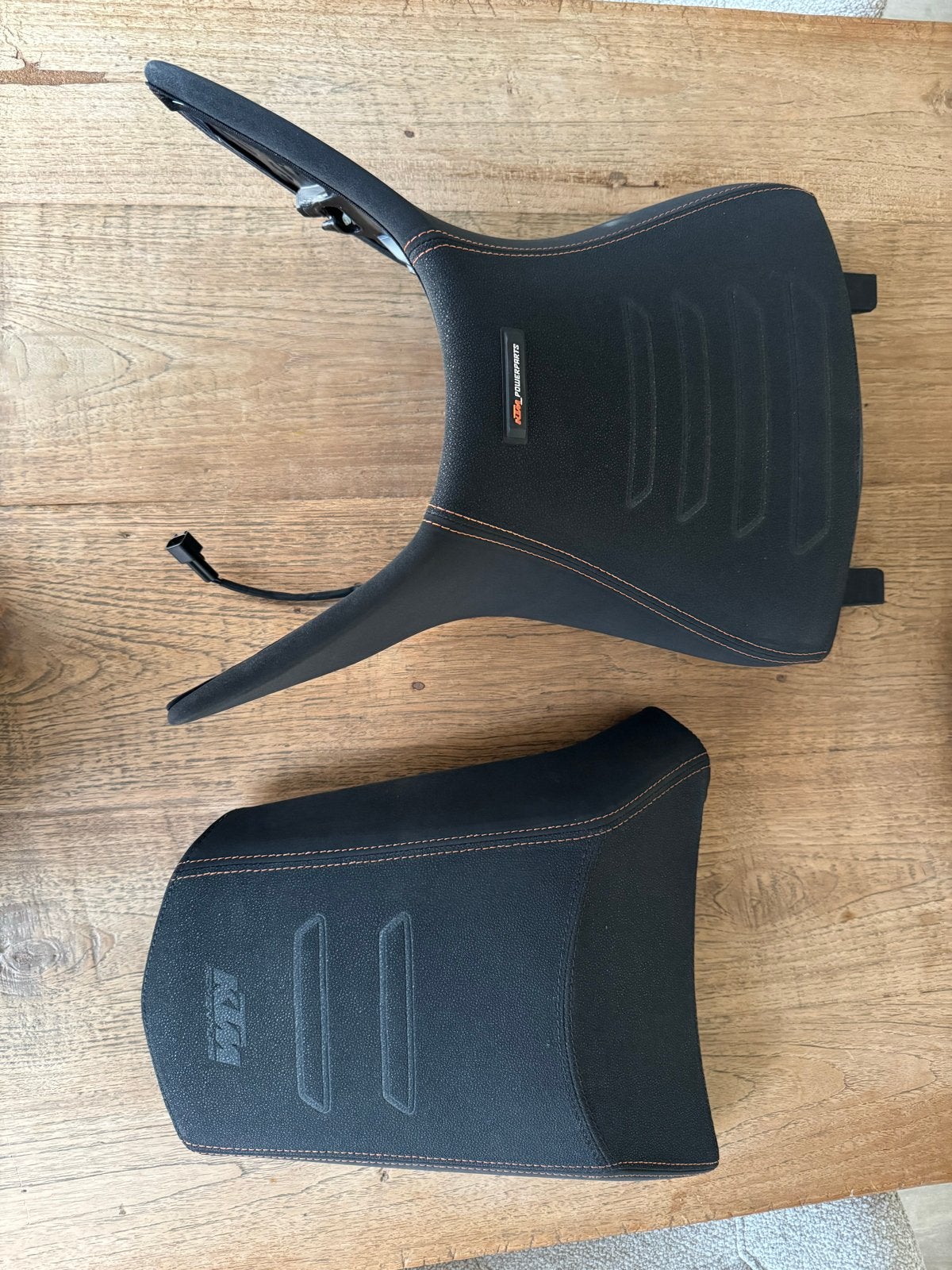 KTM PowerParts Ergo Zadelset (Rijder + Passagier) Verwarmd, Ophalen, Gebruikt