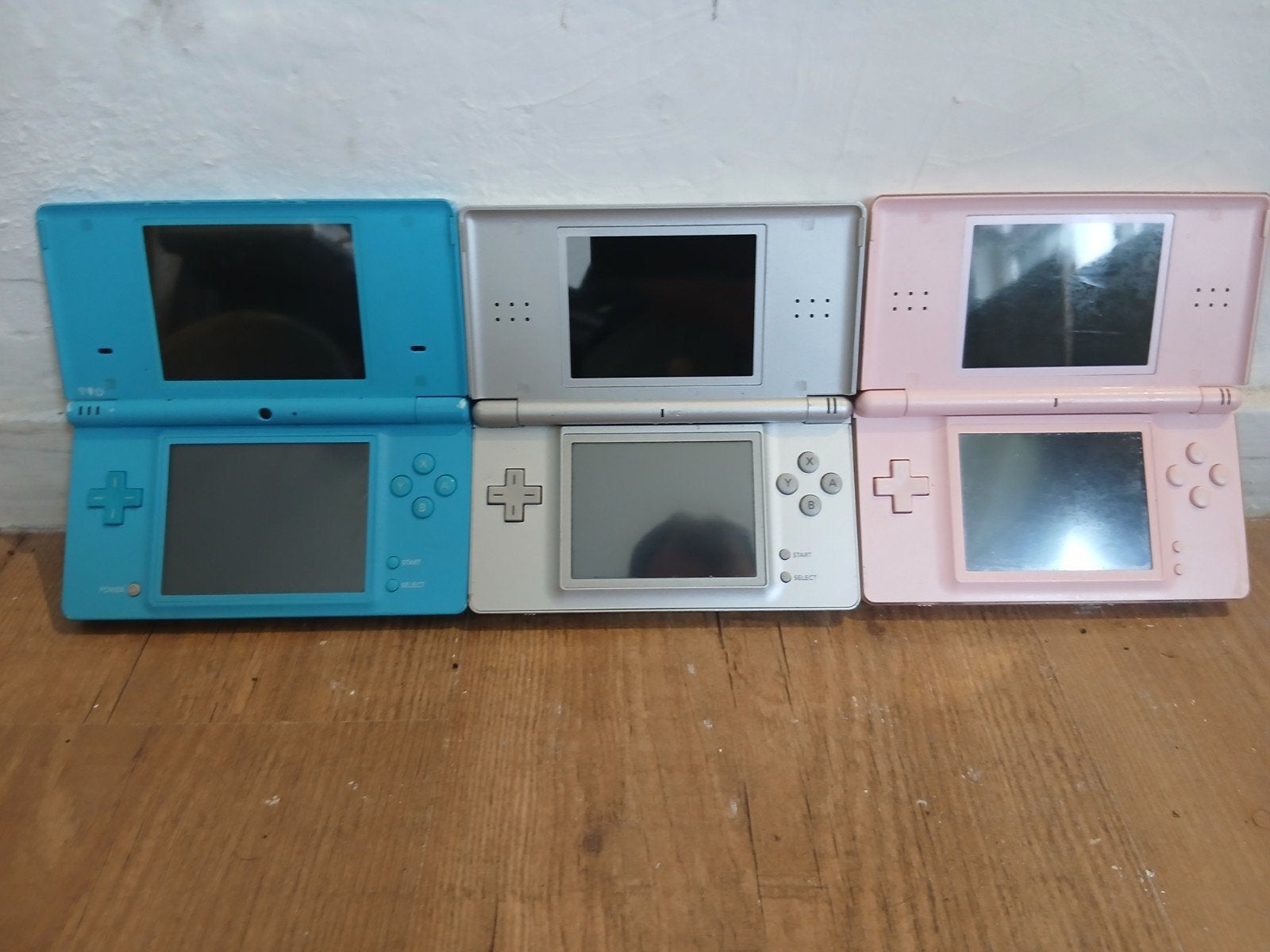 3x Nintendo DS Lite en DSi - Roze, Blauw, Zilver met game, Spelcomputers en Games, Spelcomputers | Nintendo DS, Ophalen, Overige kleuren
