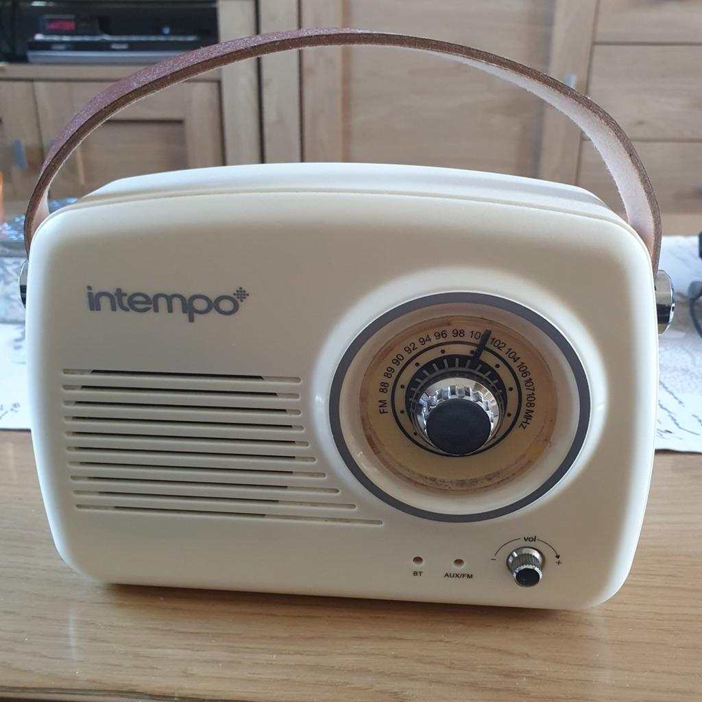 Intempo Retro Bluetooth FM Radio Speaker - Crèmekleurig, Ophalen of Verzenden, Zo goed als nieuw, Radio