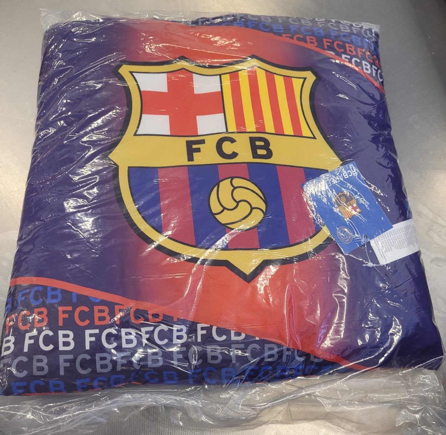 Fc barcelona kussen mes que un club de jong yamal 38 x 38 cm, Verzamelen, Ophalen of Verzenden, Zo goed als nieuw, Buitenlandse clubs