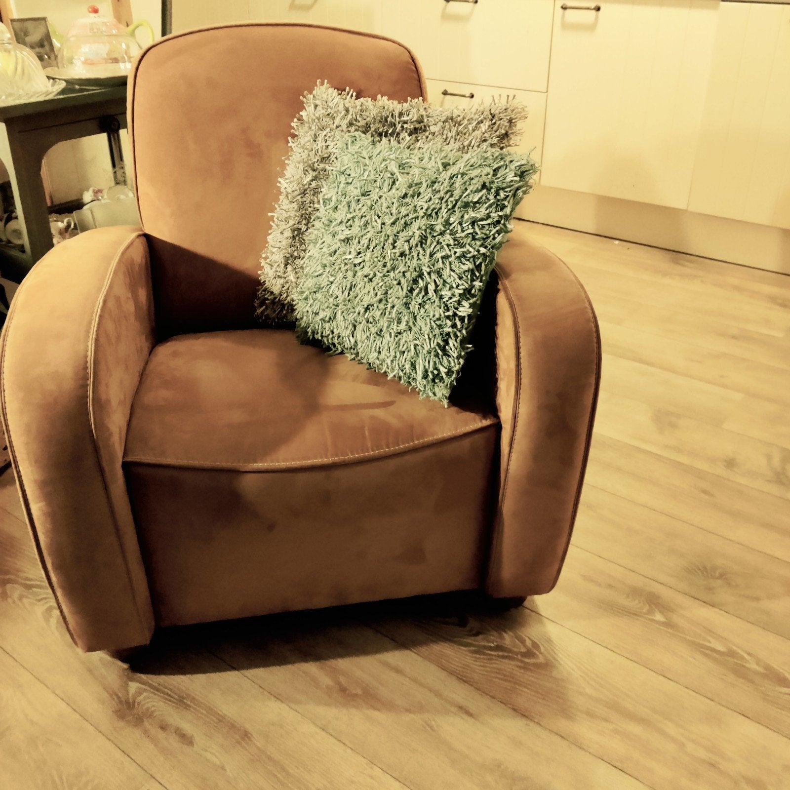Nieuwe grote fauteuil van suède-achtig materiaal, Ophalen of Verzenden, Nieuw, Stof