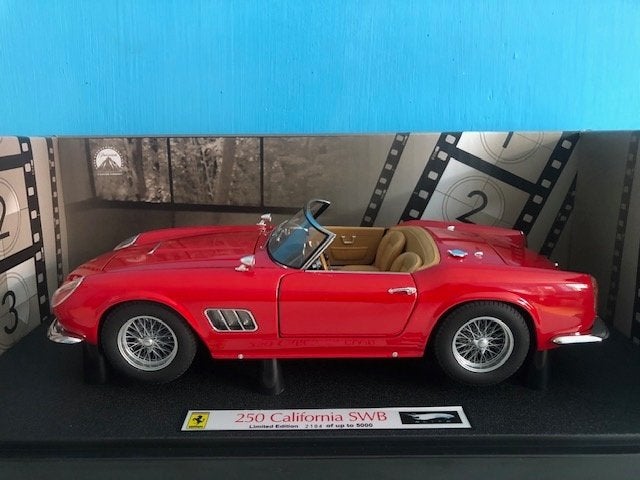 FERRARI 250 CALIFORNIA SWB ''FERRI'S BUELLERS DAY OF'' 1:18, Hobby en Vrije tijd, Ophalen of Verzenden, Zo goed als nieuw, Auto