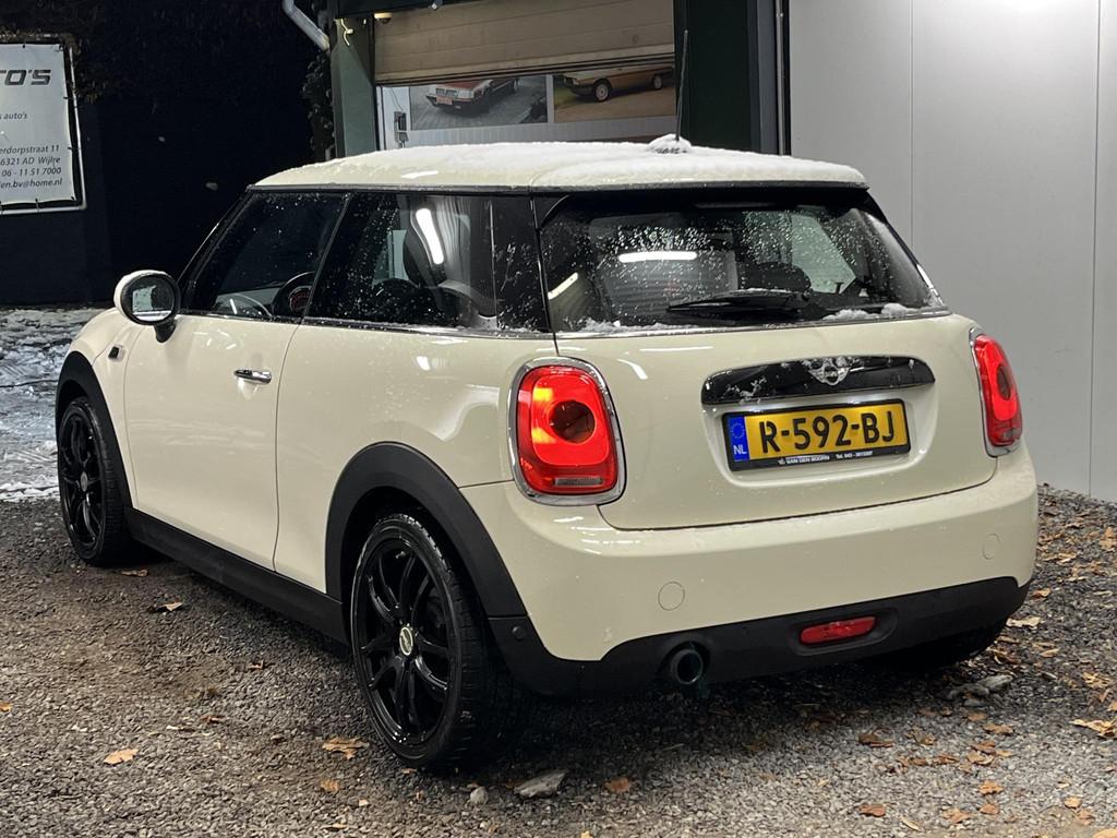 Mini Mini 1.5 Cooper Pepper Serious Business 136PK 4-2017 2e, Voorwielaandrijving, Gebruikt, 4 stoelen, Bedrijf