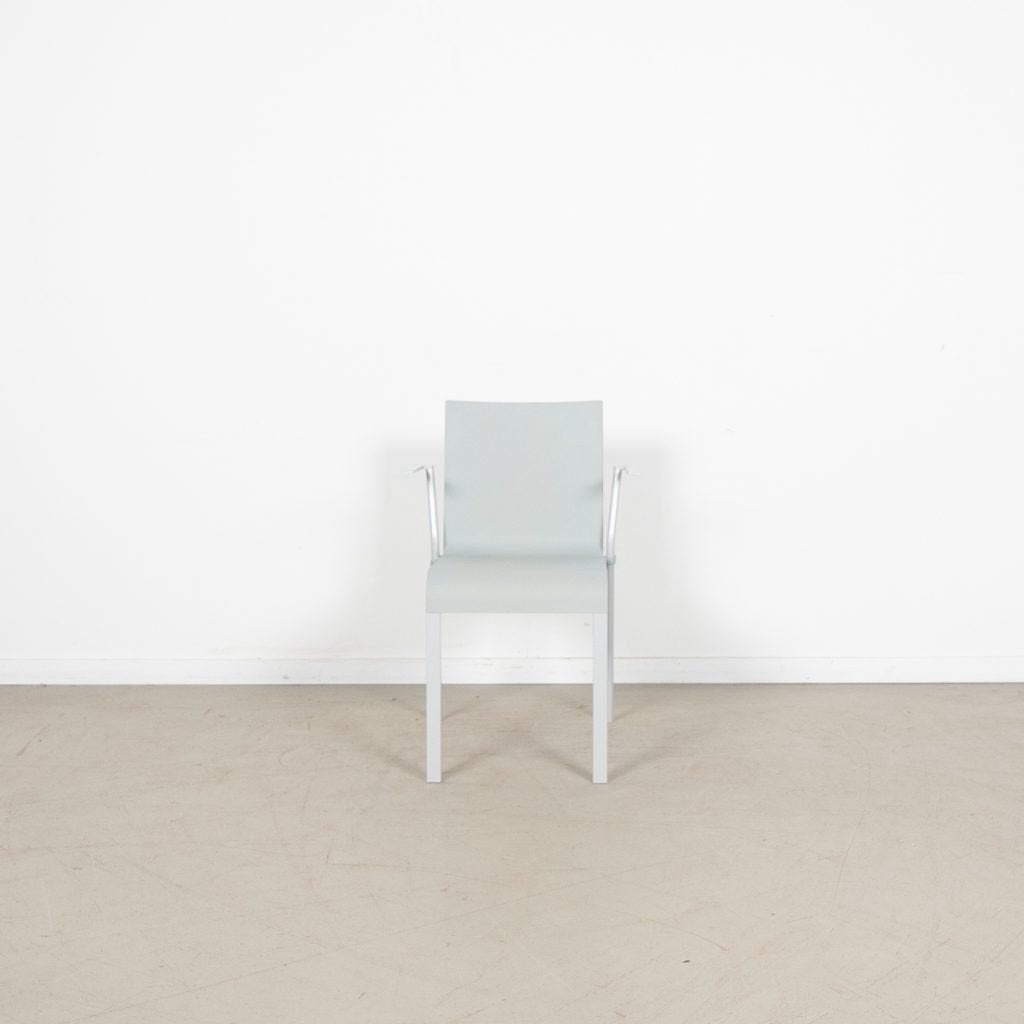 Vitra .03 Stoel Lichtgrijs Kunststof (Stapelbaar) - Gepoeder, Huis en Inrichting, Stoelen, Niet ingevuld, Zo goed als nieuw, Niet ingevuld