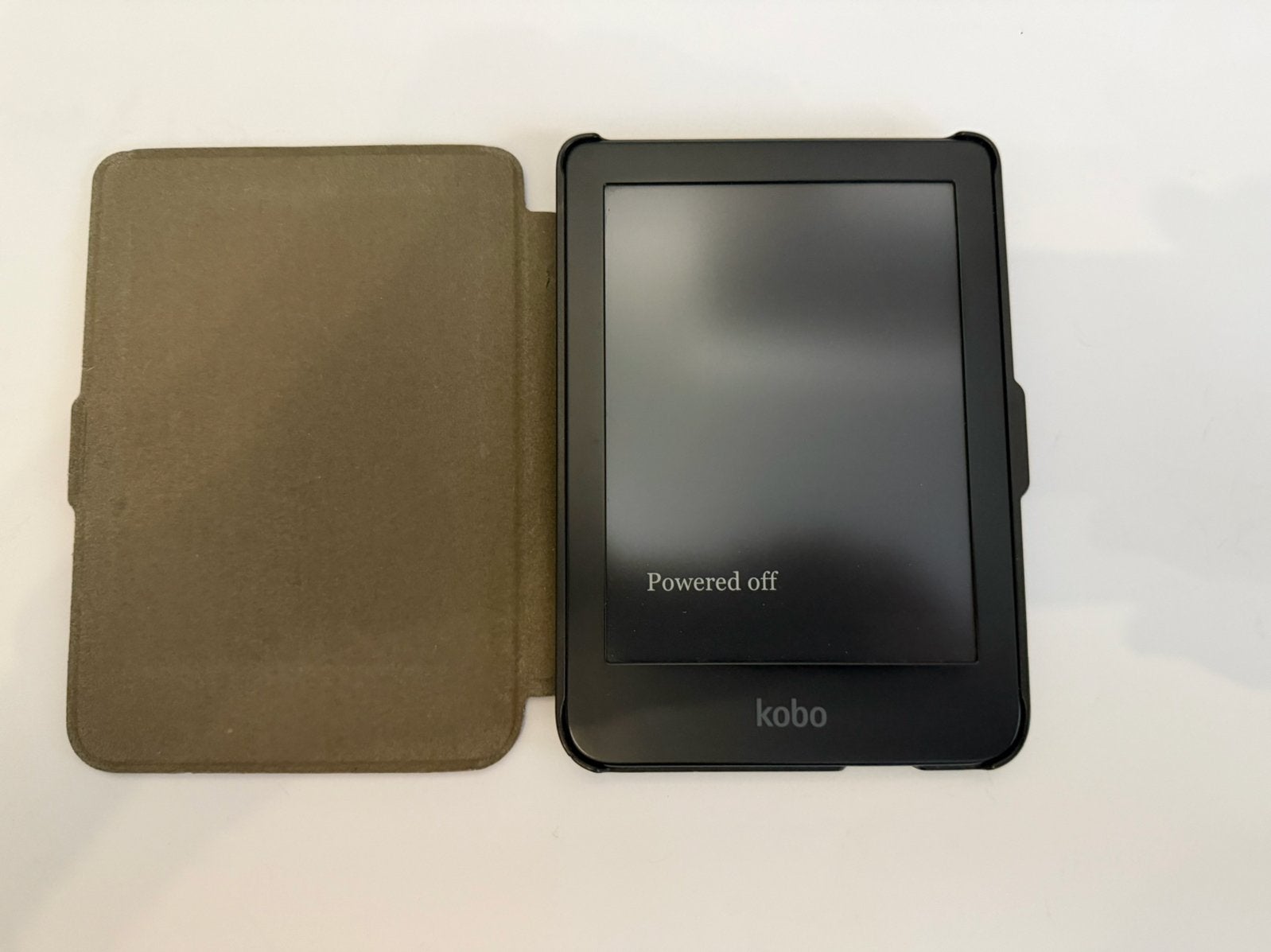 Kobo Clara 2E 16GB | Met paarse sleepcover | nette staat, Computers en Software, E-readers, Verzenden, Kobo, Zo goed als nieuw