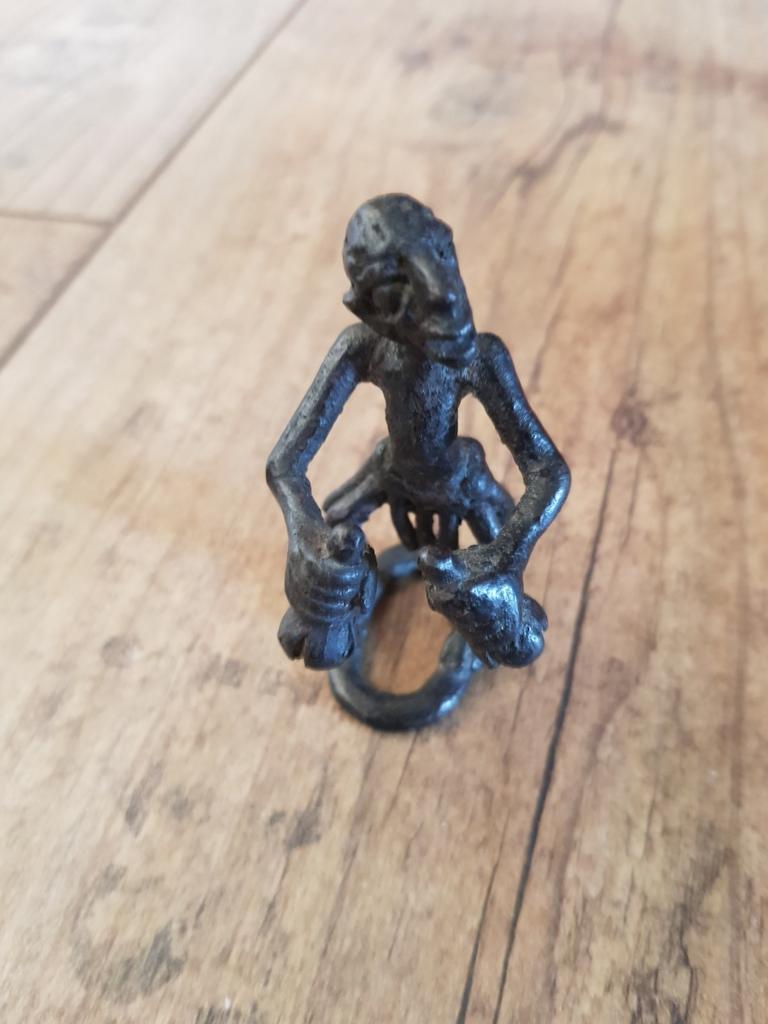 Bronzen beeldje uit de 2 de helft 20e eeuw, Antiek en Kunst, Kunst | Designobjecten, Ophalen of Verzenden