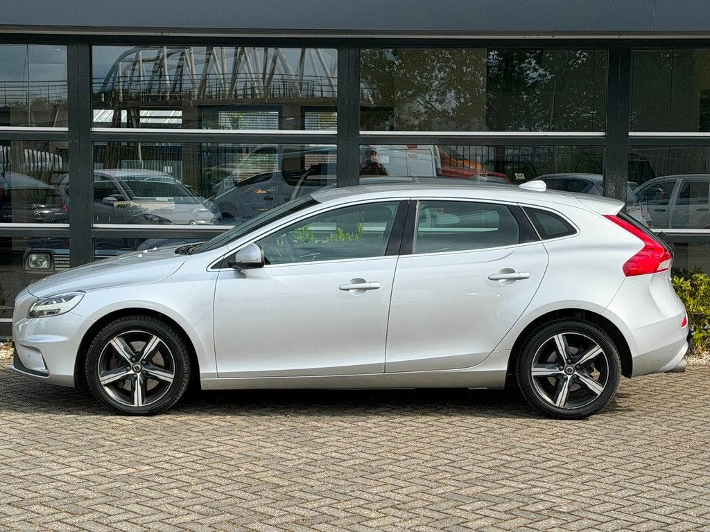 Volvo V40 1.5 T2 R-Design Automaat Trekhaak !, Auto's, Volvo, 700 kg, 122 pk, Bedrijf, LED verlichting