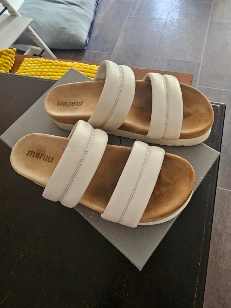 Maruti offwhite zgan slippers/sandalen maat 38, Slippers, Wit, Ophalen of Verzenden, Zo goed als nieuw