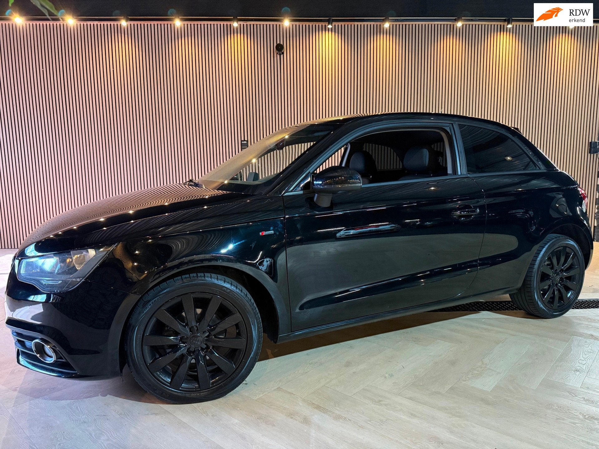 Audi A1 1.2 S-Line| Black on black | Airco | Bluetooth, Voorwielaandrijving, Zwart, 4 cilinders, 4 stoelen