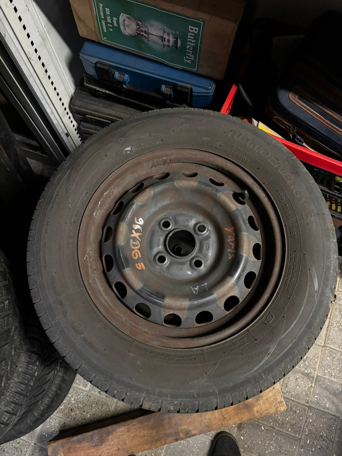 Banden op velg zomer Toyota Yaris 175 70 14, Ophalen, Zo goed als nieuw