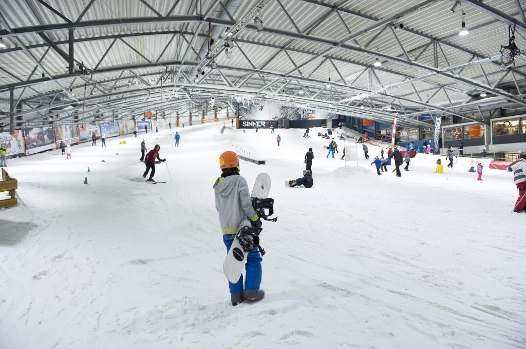 20% korting entree De Uithof Sneeuwbaan (2 uur), Tickets en Kaartjes, Drie personen of meer, Mei