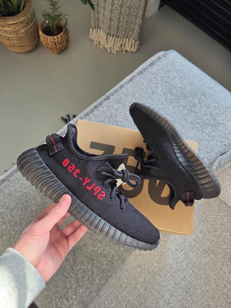 Adidas Yeezy Boost 350 V2 Black/Red (Bred) EUR 39 1/3, Ophalen of Verzenden, Nieuw, Zwart