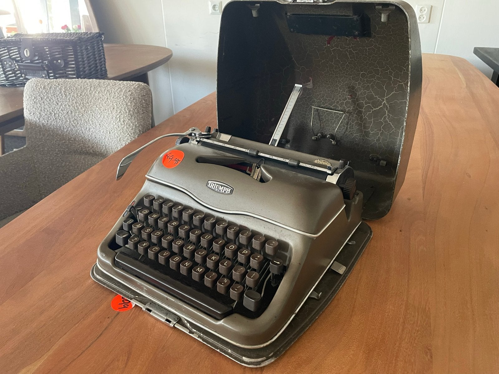 Triumph typemachine taupe kleur zeer decoratief, Diversen, Typemachines, Gebruikt, D, Triumph, D