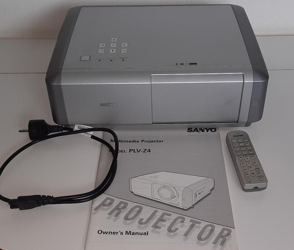 Sanyo beamer PLV-Z4, HD (720), LED, Ophalen of Verzenden, Sanyo