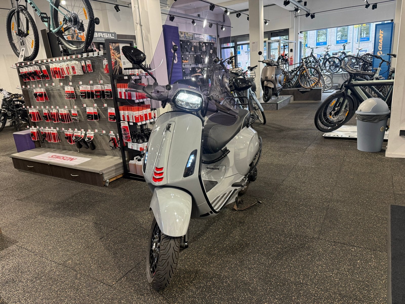 Vespa Sprint 2018 - Blauw Kenteken - 7833km - Incl. Garantie, Fietsen en Brommers, Scooters | Vespa, Ophalen, Gebruikt, Overige modellen