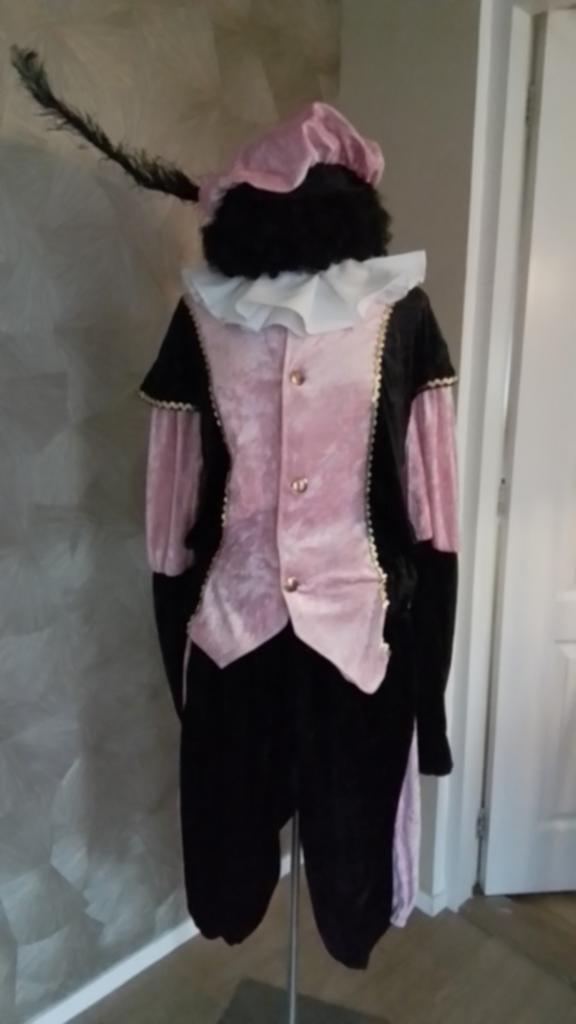 17 pietenpakken en sinterklaas kostuum te koop, Ophalen, Gedragen, Carnaval