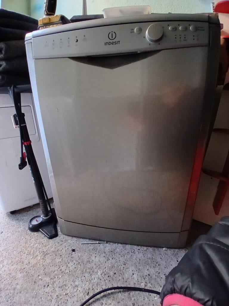 Nette Indesit vaatwasser, Ophalen, Gebruikt, 85 tot 90 cm