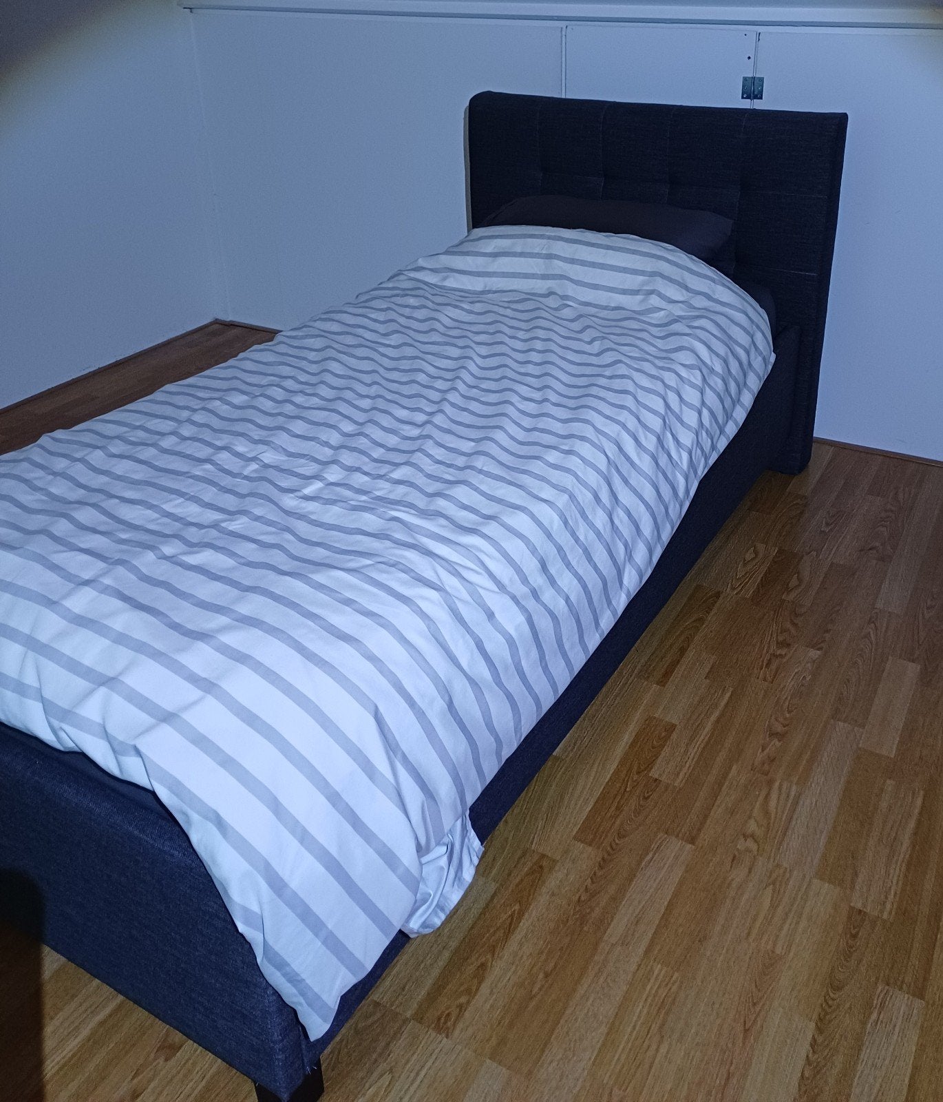 1 persoons bed Miodormio Farini 200 x 90  zgan, Huis en Inrichting, Ophalen, 90 cm, Eenpersoons, Zo goed als nieuw