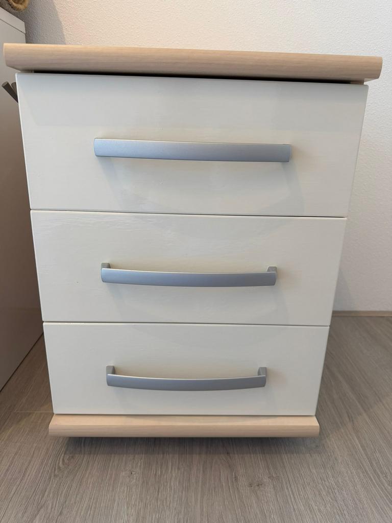Nachtkastje op wieltjes, Ophalen of Verzenden, Zo goed als nieuw, Minder dan 45 cm
